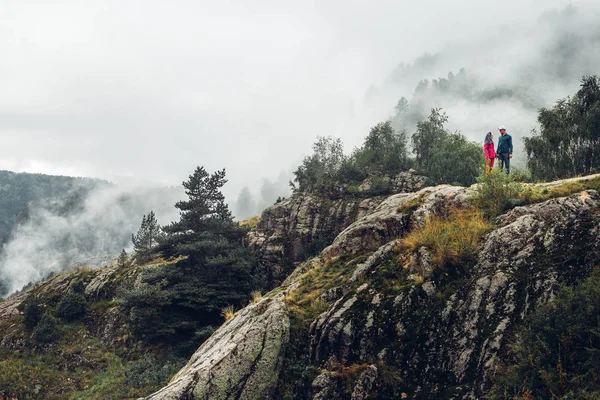 Traveler Couple Love Enjoying View Mountains — Stock Photo, Image