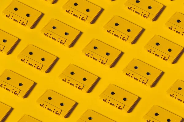 Жовті Звукові Касети Жовтому Тлі Творча Концепція Ретро Технологій — стокове фото