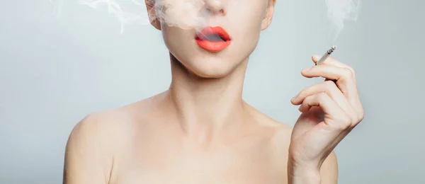 Unrecognizable Woman Smokes Cigarette. Concept of Dangers of Smoking and Promotion of Smoking Among Women, banner — Stock Photo, Image