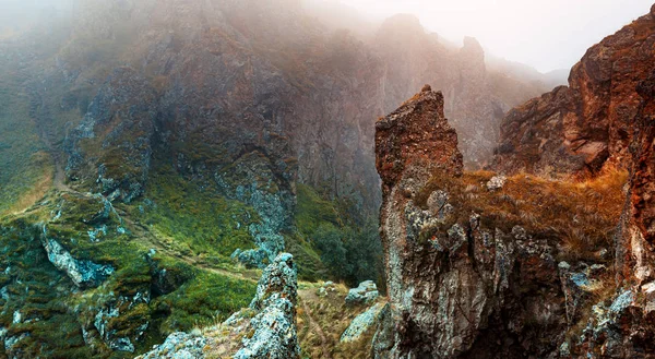 Pintoresco Paisaje Montaña Multicolor Región Elbrus Niebla Papel Pintado Postal — Foto de Stock