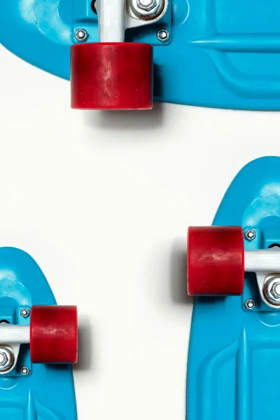 Blaue Longboard Cruiser Auf Weißem Hintergrund Flach Liegend Konzept Von — Stockfoto