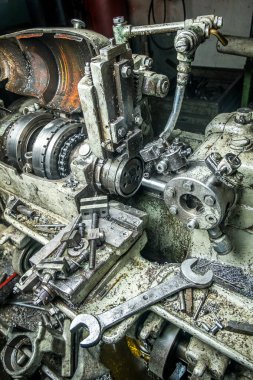 bir eski makine tamir işlemi