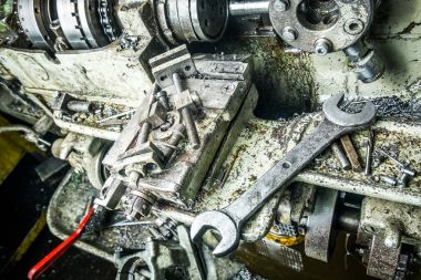 bir eski makine tamir işlemi