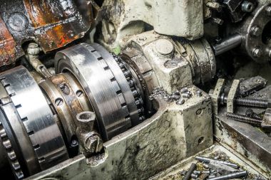 bir eski makine tamir işlemi