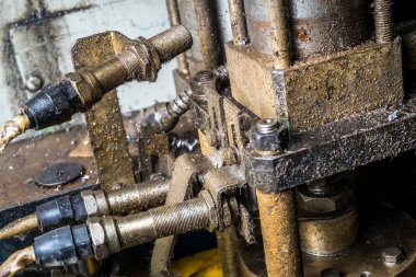 eski paslı ekipman sabitleme mekanizması