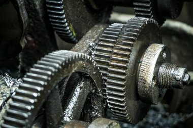 Eski paslı-makinenin bir parçası vites