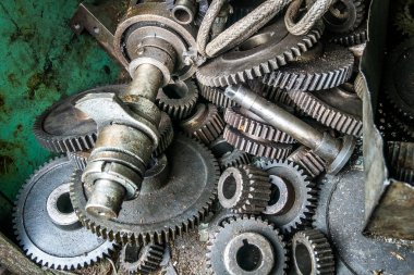 Bir çöp olarak eski paslı Dişliler