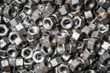 büyük ve küçük metal fındık