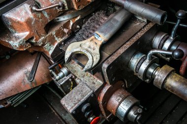 İngiliz anahtarı ve makine fabrikası