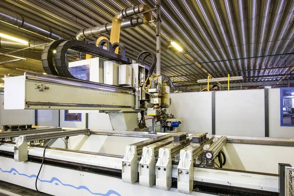 robot otomatik makine mobilya Fabrikası'nda