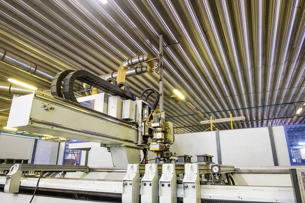 Mesin otomatis robot di pabrik furnitur — Stok Foto