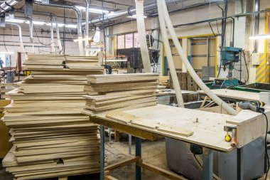 Atölye fabrikada ahşap mobilya imalatı için