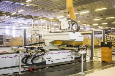 Robot mobilya fabrikasında