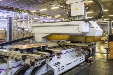 Robot mobilya fabrikasında