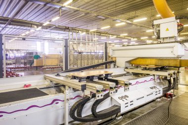 Robot mobilya fabrikasında