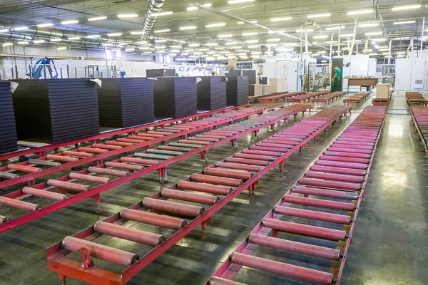 Przenośników automatycznych linii w fabryce — Zdjęcie stockowe