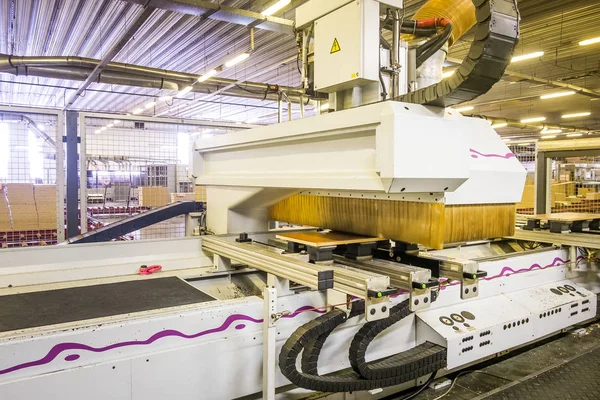Robot mobilya fabrikasında