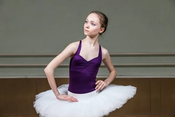 Mladá dívka v baletu — Stock fotografie