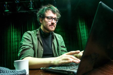 Yaratıcı kişi, yazar, çevirmen