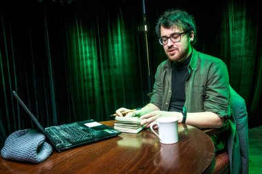 Yaratıcı kişi, yazar, çevirmen