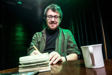 Yaratıcı kişi, yazar, çevirmen