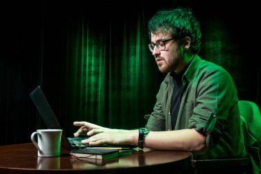 Yaratıcı kişi, yazar, çevirmen