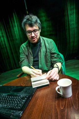 Yaratıcı kişi, yazar, çevirmen