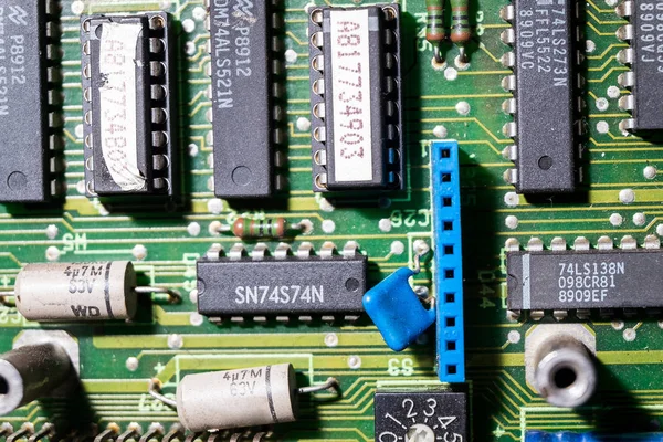 Chips en transistors op een Printplaat — Stockfoto