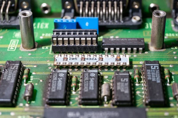 Chips en transistors op een Printplaat — Stockfoto