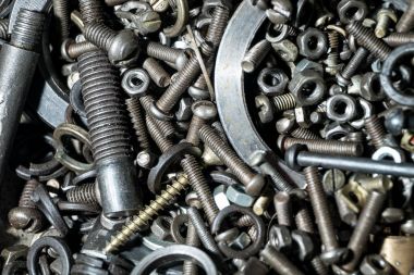 Çok sayıda metal parçalar