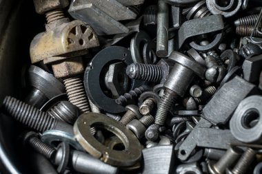 Çok sayıda metal parçalar