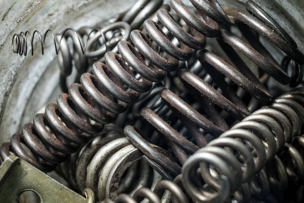 Çok sayıda metal parçalar