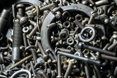 Çok sayıda metal parçalar