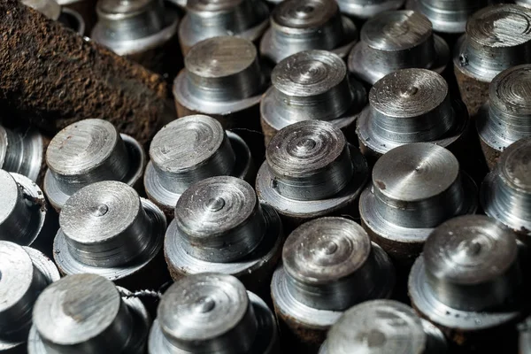 Groot aantal metalen onderdelen — Stockfoto
