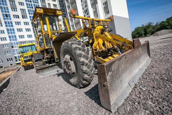 Excavadora que trabaja en el sitio de construcción — Foto de Stock