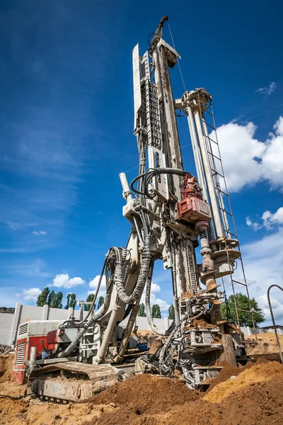 Plataforma de perforación en el sitio de construcción — Foto de Stock