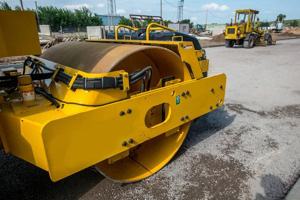 Yellow road roller works on construction site construction site — Stock Photo, Image