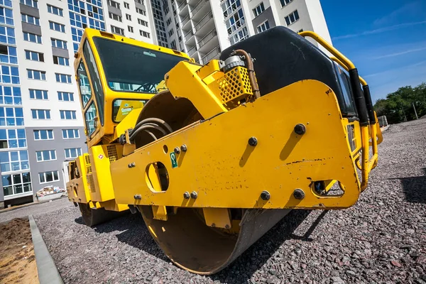 Gele weg roller werkt op de bouwplaats site bouw — Stockfoto