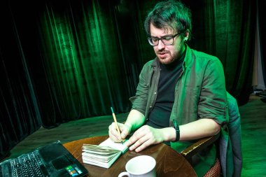 Yaratıcı kişi, yazar, çevirmen