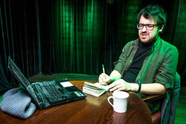 Yaratıcı kişi, yazar, çevirmen