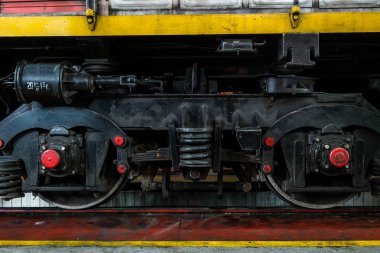 Demonte lokomotif motoru detayları