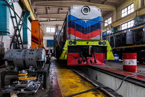 Locomotiva está em depósito para reparos — Fotografia de Stock