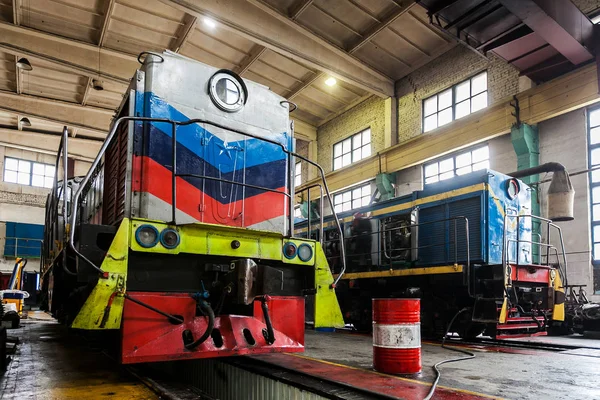 Locomotiva está em depósito para reparos — Fotografia de Stock