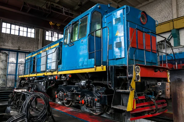Locomotiva está em depósito para reparos — Fotografia de Stock