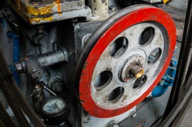 Demonte lokomotif motoru detayları