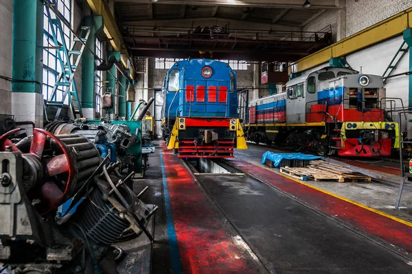 Locomotora rusa está en depósito para reparaciones — Foto de Stock