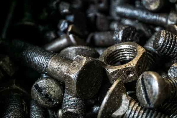 Detail van verschillende metalen bouten en moeren — Stockfoto