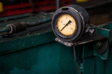 boru hattı eski basınç göstergesi