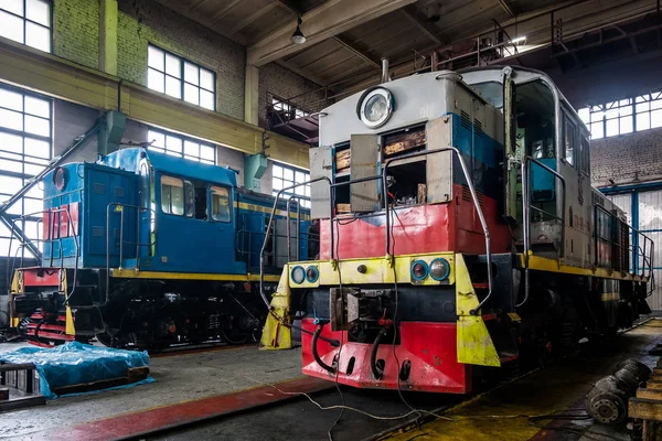 Locomotoras en reparación en el depósito —  Fotos de Stock