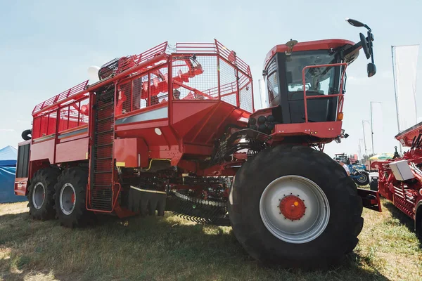 Raccoglitore Barbabietole Zucchero Rosso Alla Fiera Estiva Russia — Foto Stock